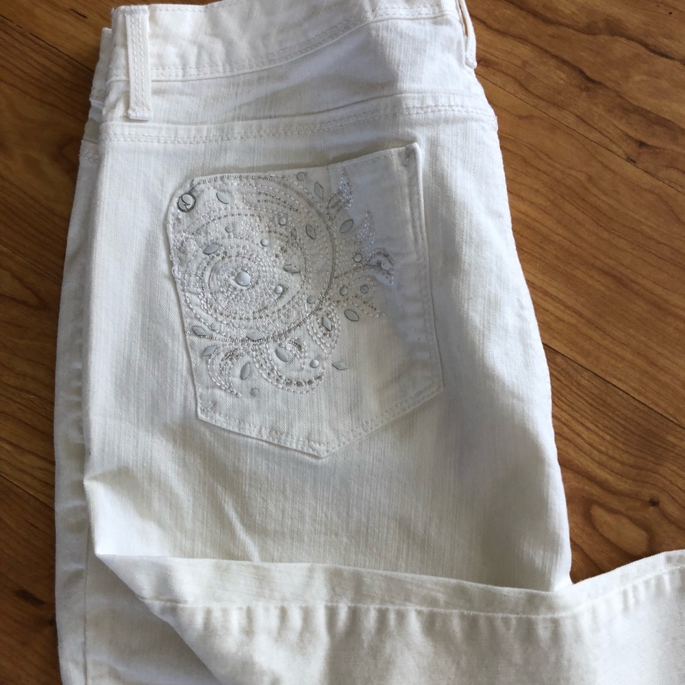 Gloria Vanderbilt white jeans size12
